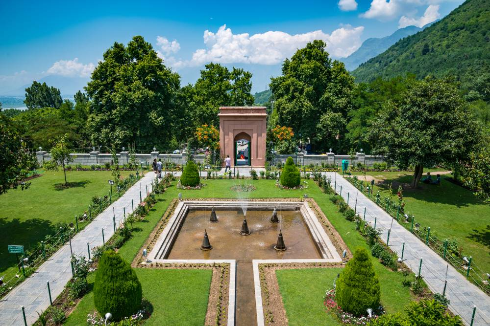 Dal Lake and Mughal Gardens