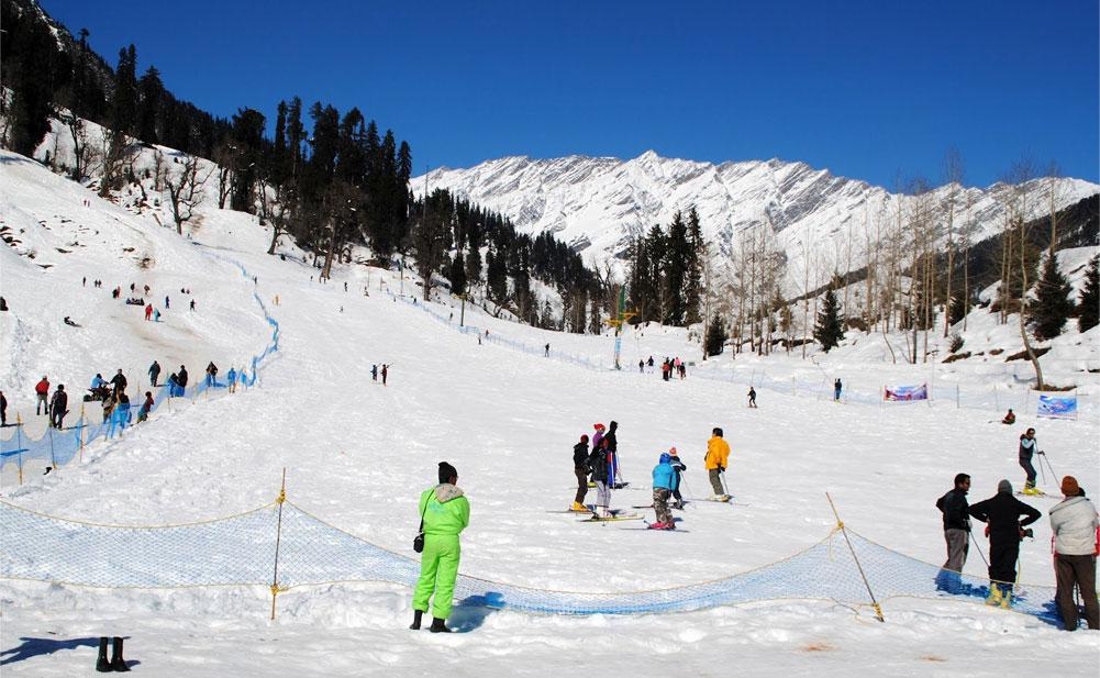 Manali best time to visit snowfall winter landscape Himachal Pradesh