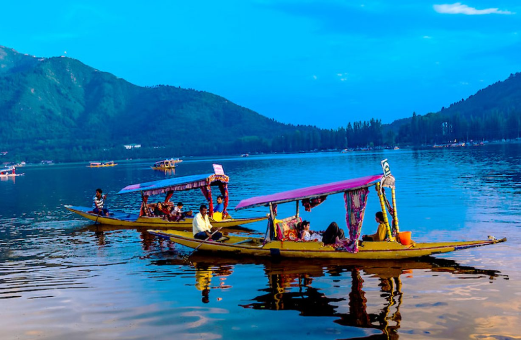 Dal Lake scenery reflecting kashmir best time to visit in summer