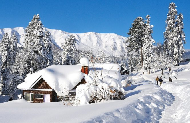 Snowfall in Gulmarg capturing kashmir best time to visit in winter